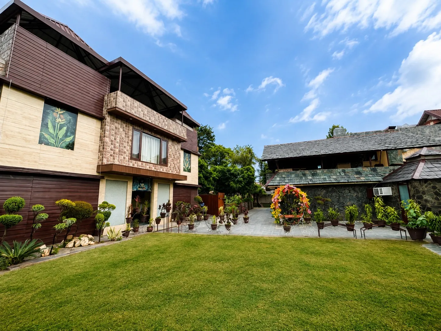 Manicured lawn beside the stone and timber guest block at Spring Hill Resort